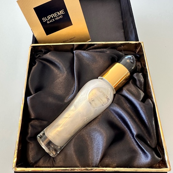 Supreme Black Velvet Skin Transforming Essence - Picture 2 of 6